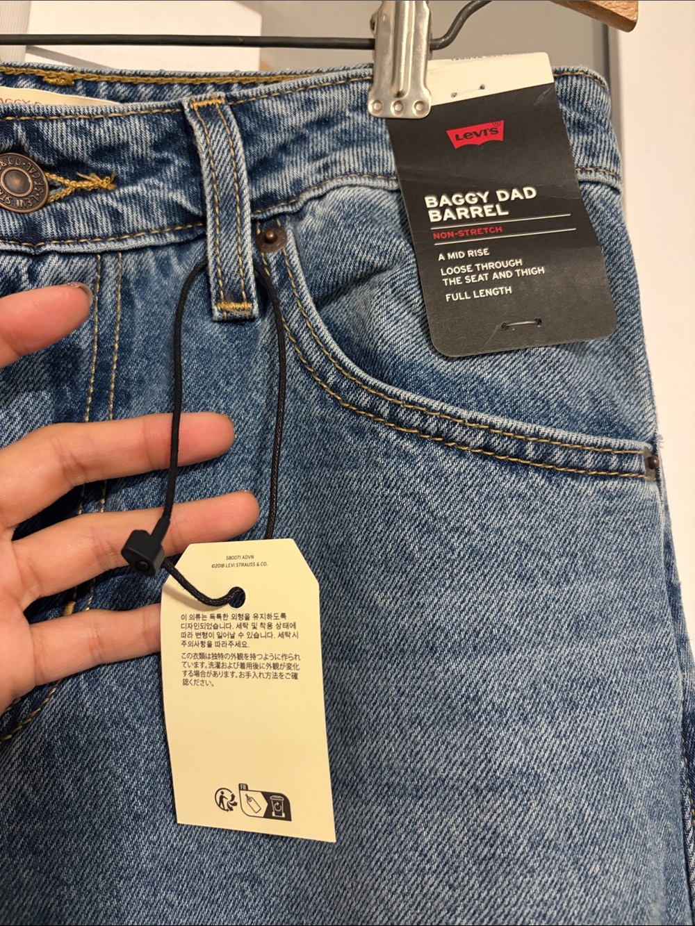 Levi's BAGGY DAD BARREL WOMEN'S JEANS - Picture 3 of 9